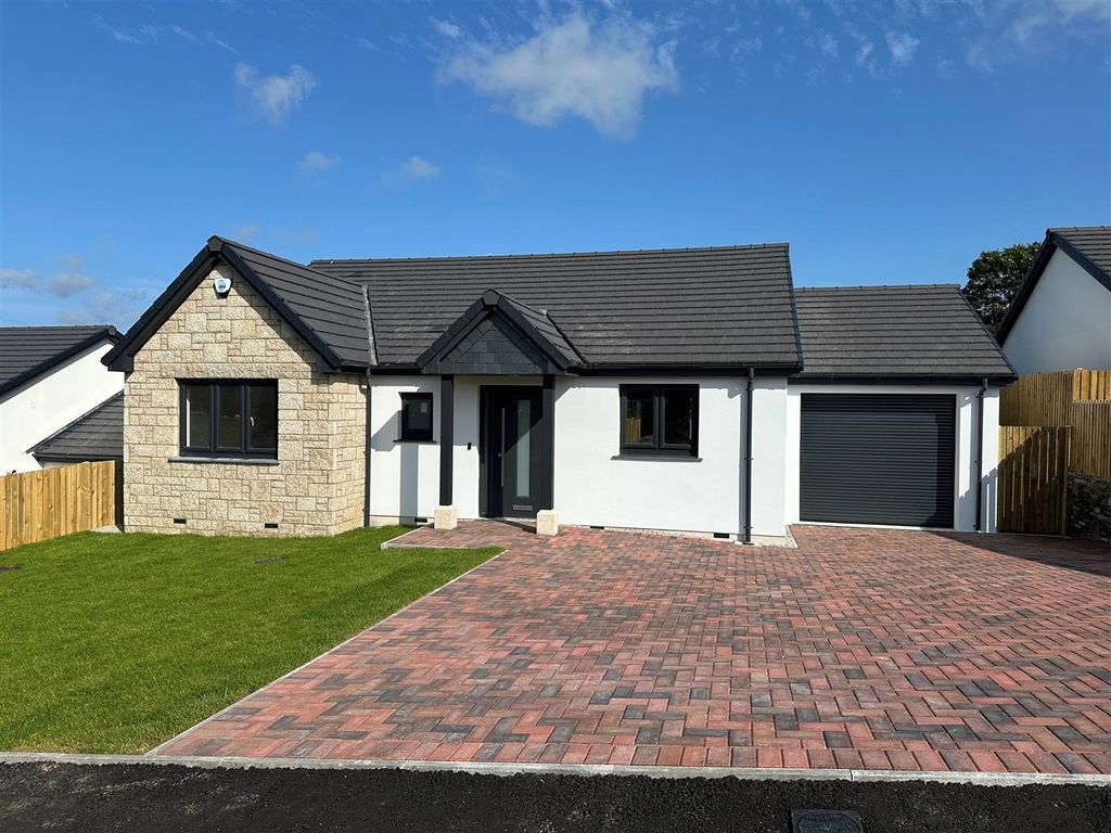 Property photo 1 of 11 Similar Front 2.Jpg