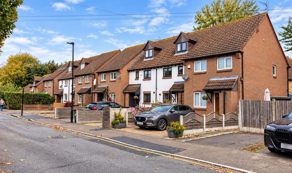 Property photo 1 of 14 Jasper Road, Newham House For Sale By Barrain Lond