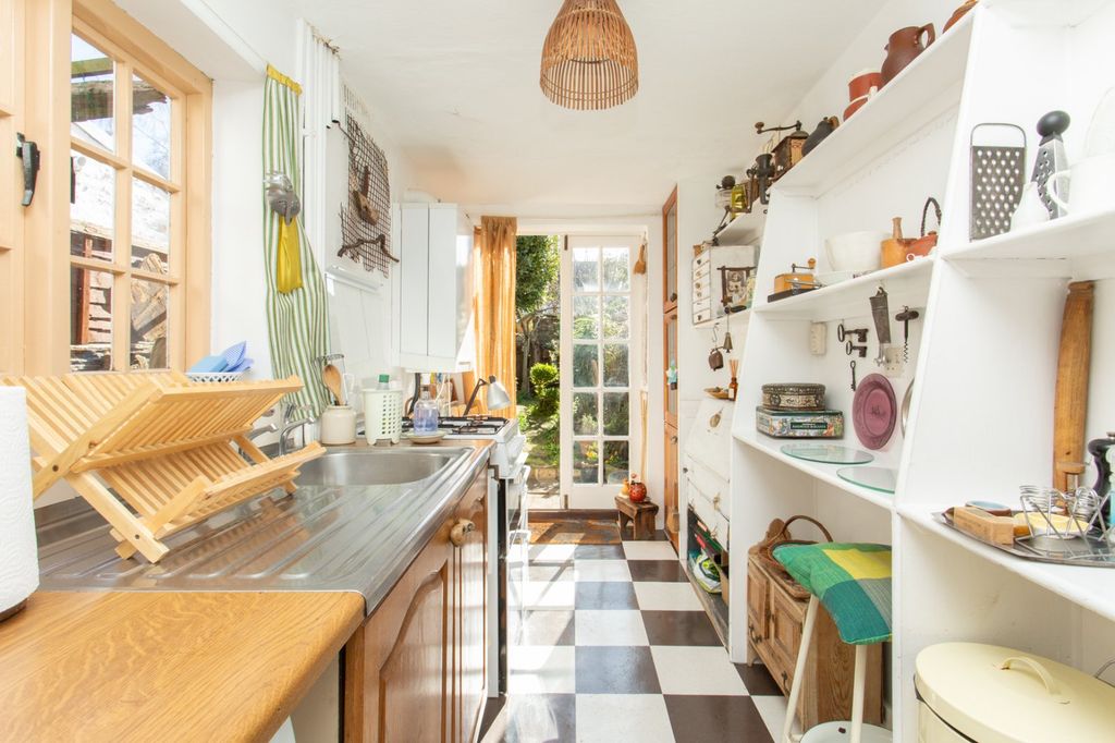 Property photo 3 of 16 Picture 3