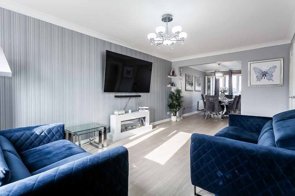 Property photo 2 of 32