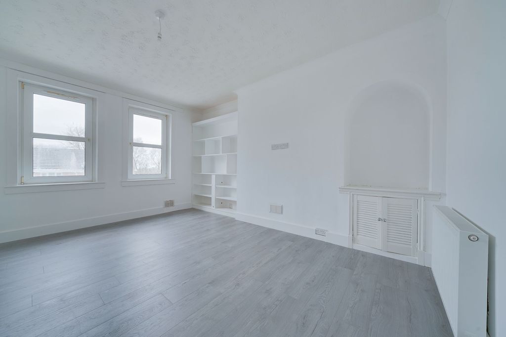 Property photo 2 of 23 Living Room