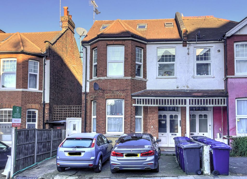 Property photo 1 of 6 Studio Flat, Finchley Central N3 £1350Pm