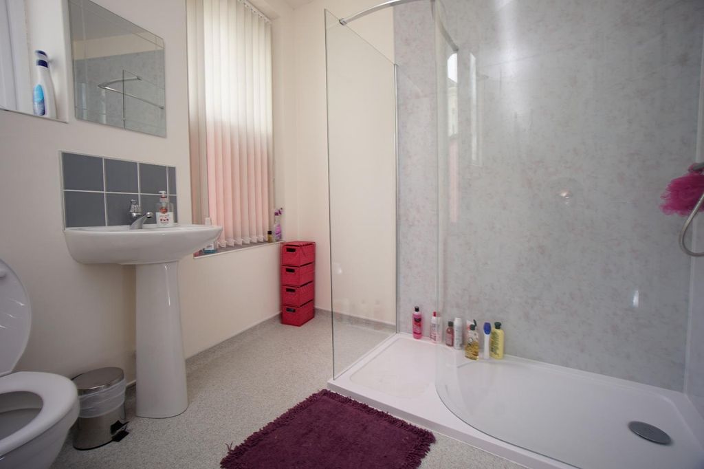 Property photo 2 of 14 4Eb52095-Ae73-4d36-938F-24Dd0d7Fec70.Jpg