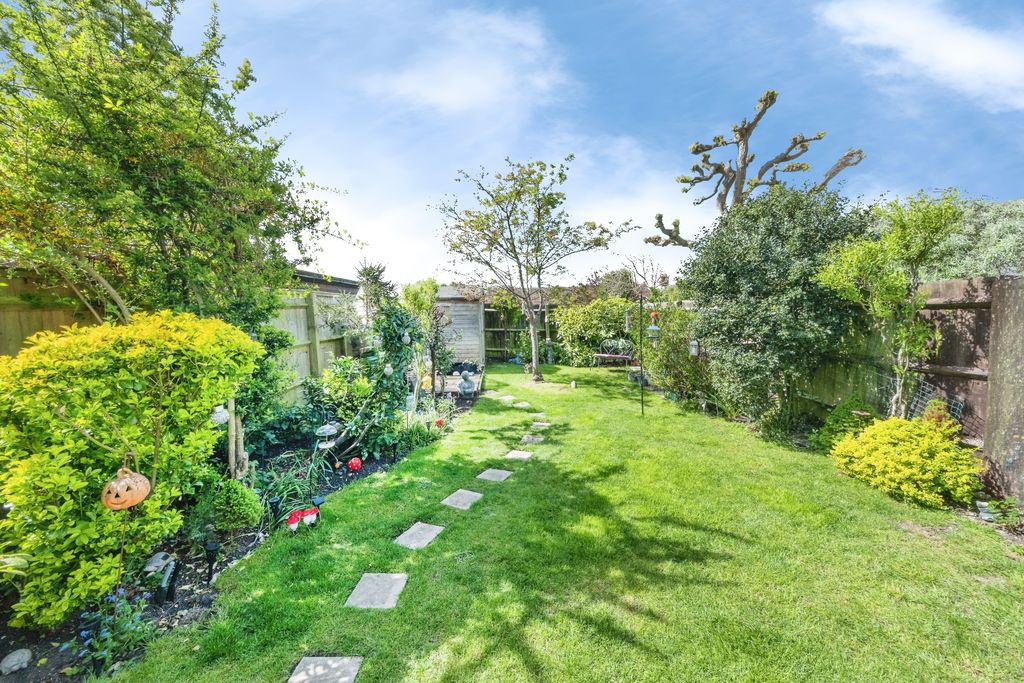 Property photo 3 of 18 Garden