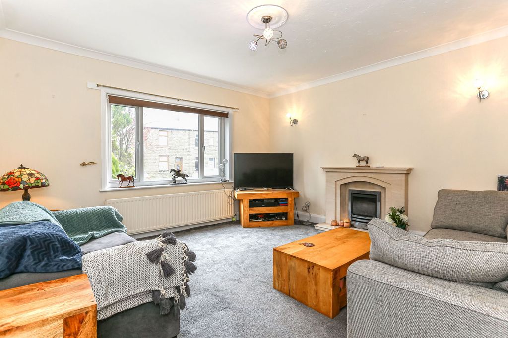 Property photo 3 of 28