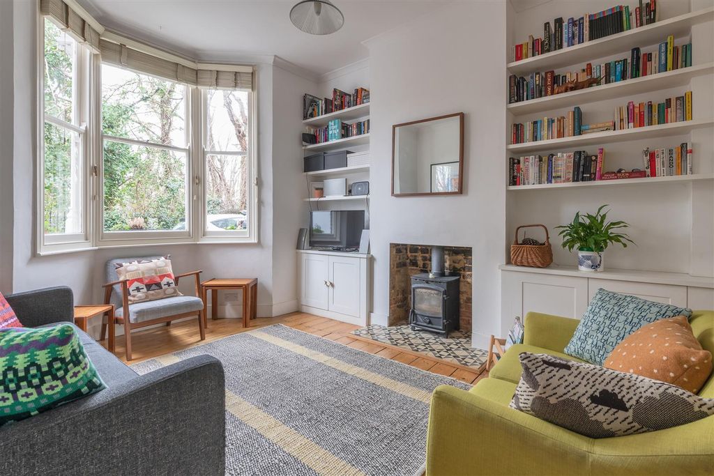 Property photo 2 of 25 Orford Road, E17