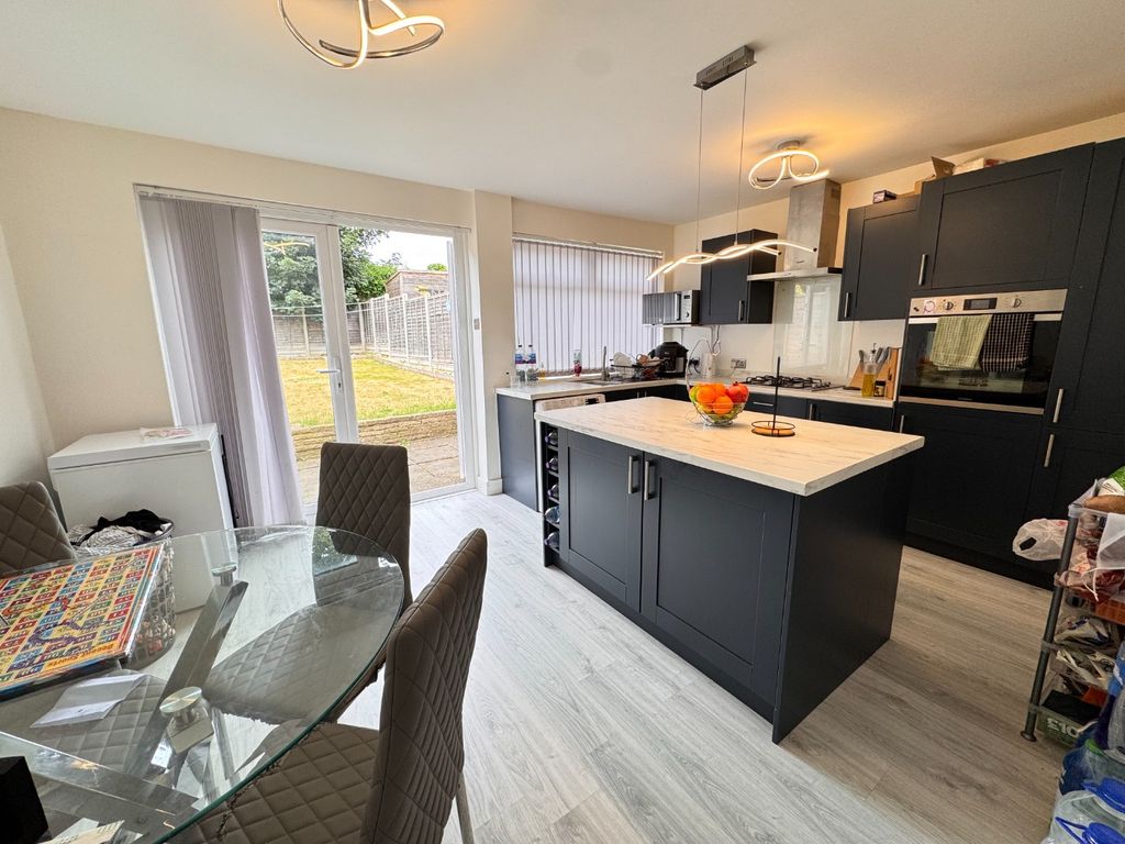 Property photo 2 of 9 4348571