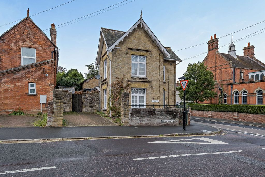 Property photo 1 of 18