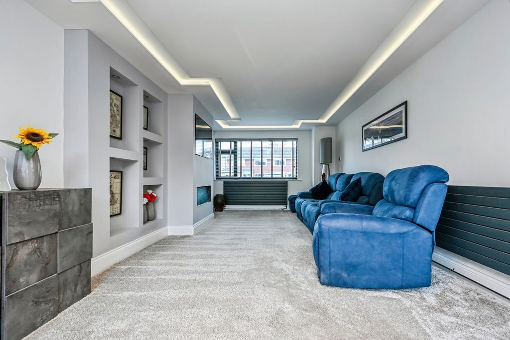 Property photo 2 of 16 Photo