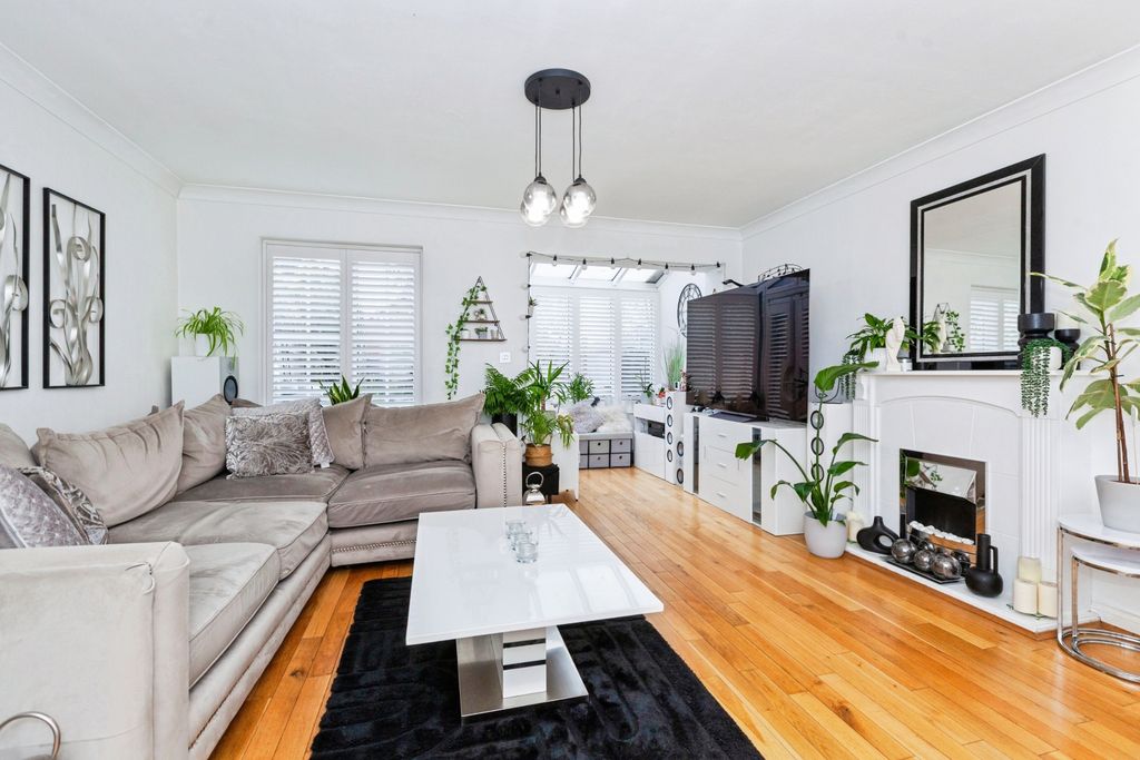 Property photo 3 of 23 Living Room