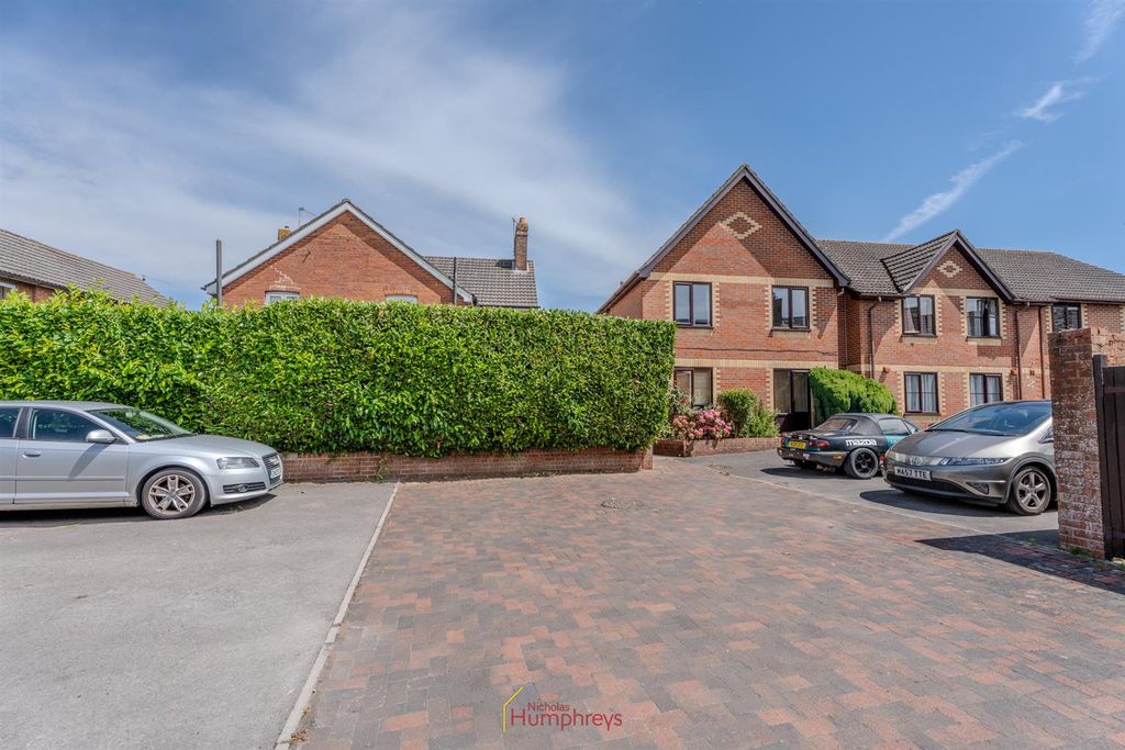 Property photo 2 of 12 Robins Court-02.Jpg