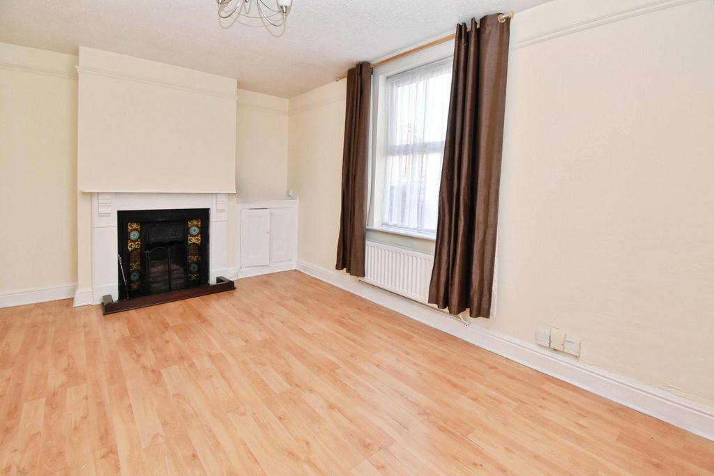 Property photo 3 of 11