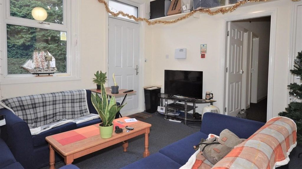 Property photo 3 of 17 344A - Living Room.Jpg