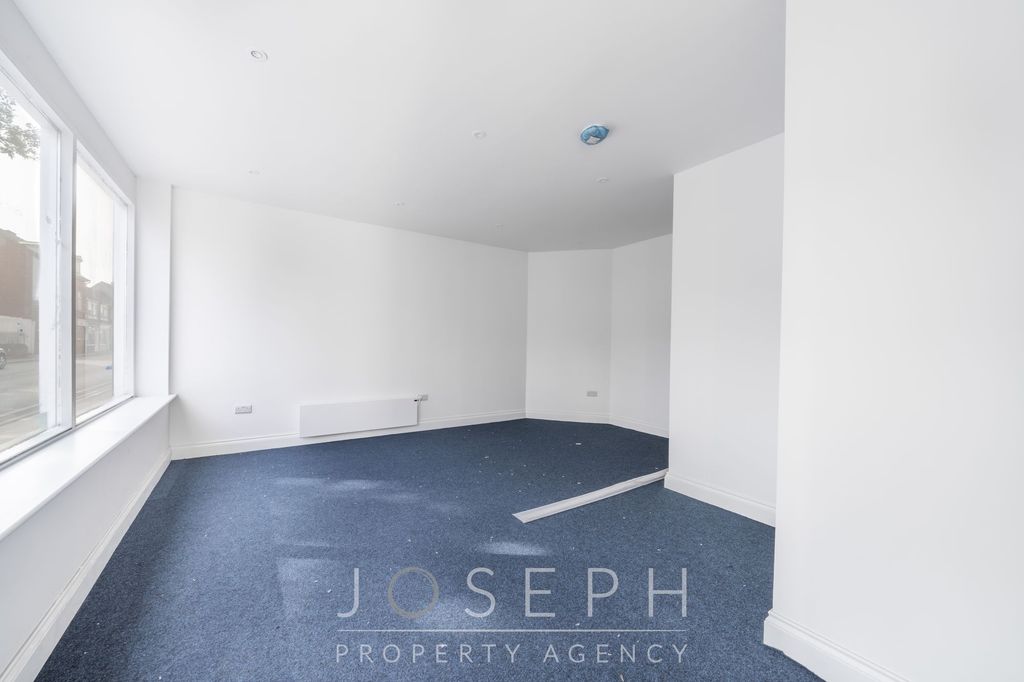 Property photo 2 of 27