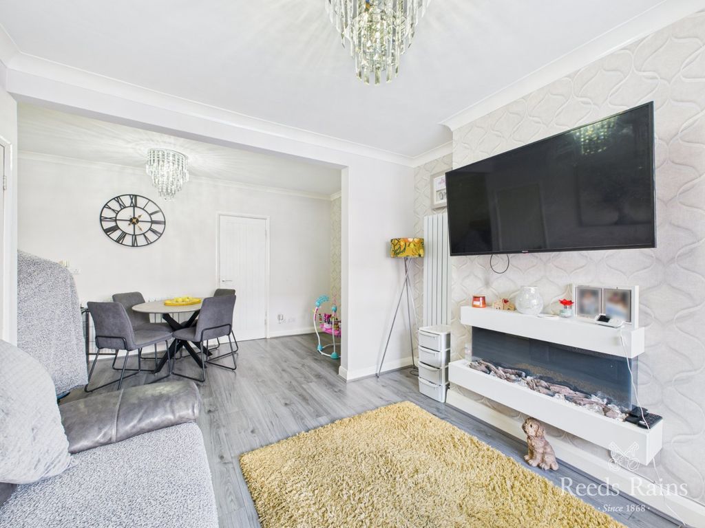 Property photo 3 of 14 Lounge/Dining Room