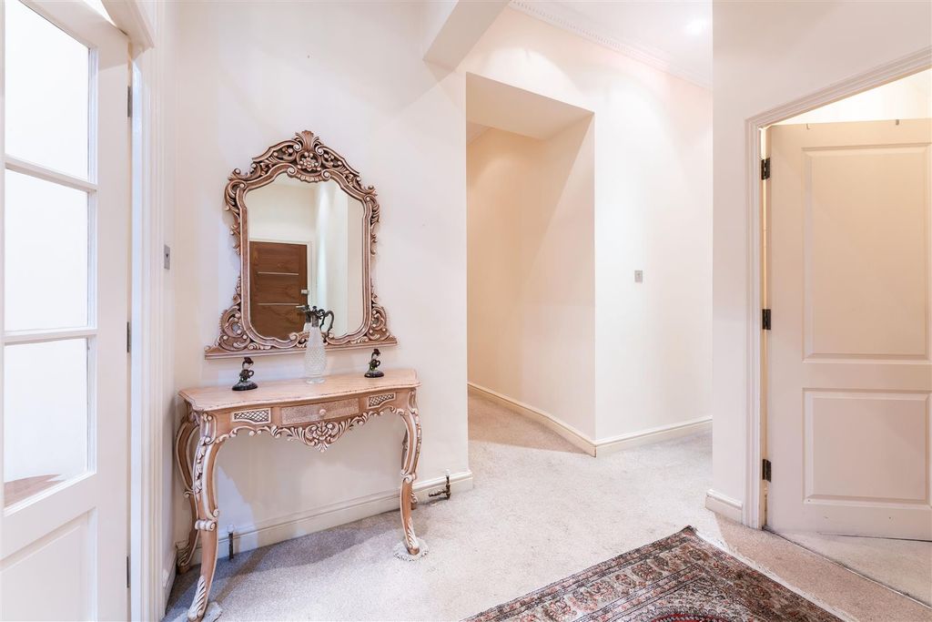 Property photo 2 of 25 Hallway2.Jpg