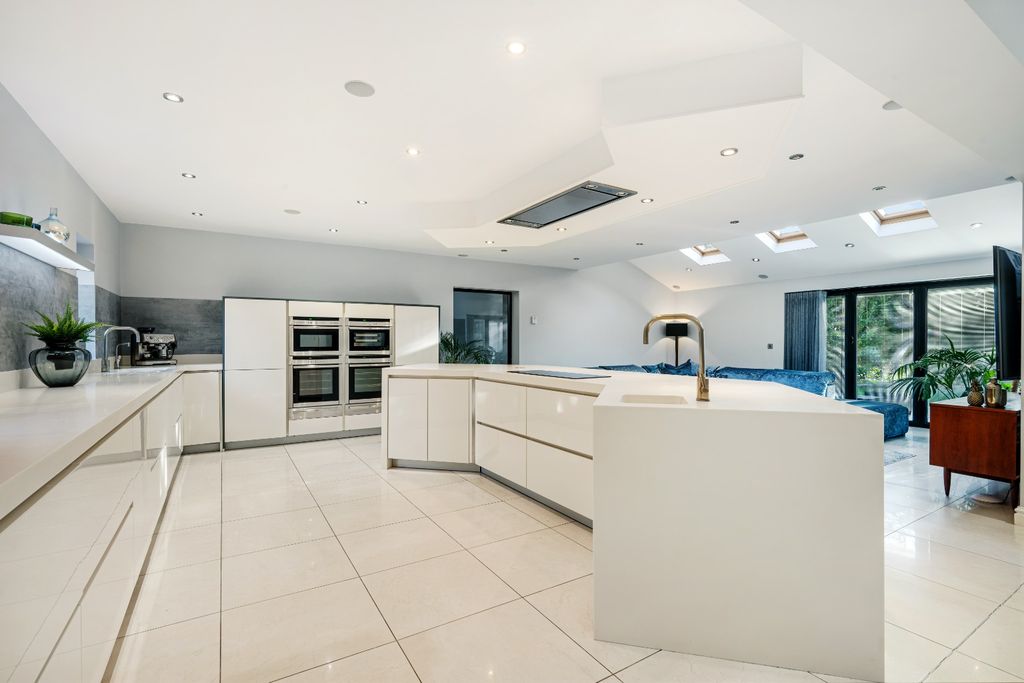 Property photo 2 of 44 4629572