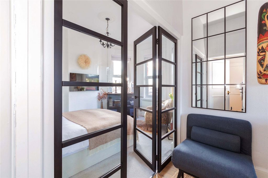 Property photo 3 of 11 Picture No. 10