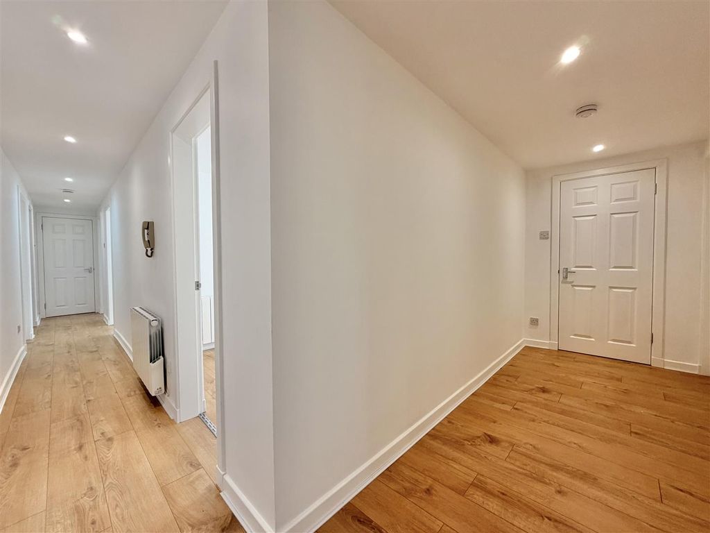 Property photo 2 of 16 Hallway