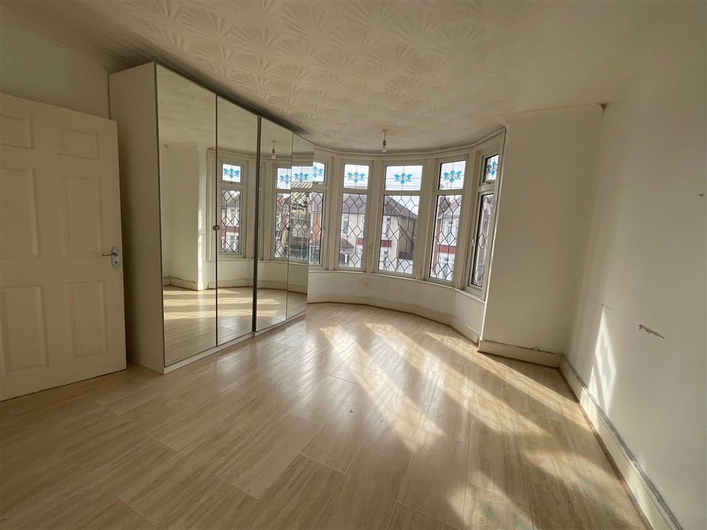 Property photo 3 of 10 Bedroom New