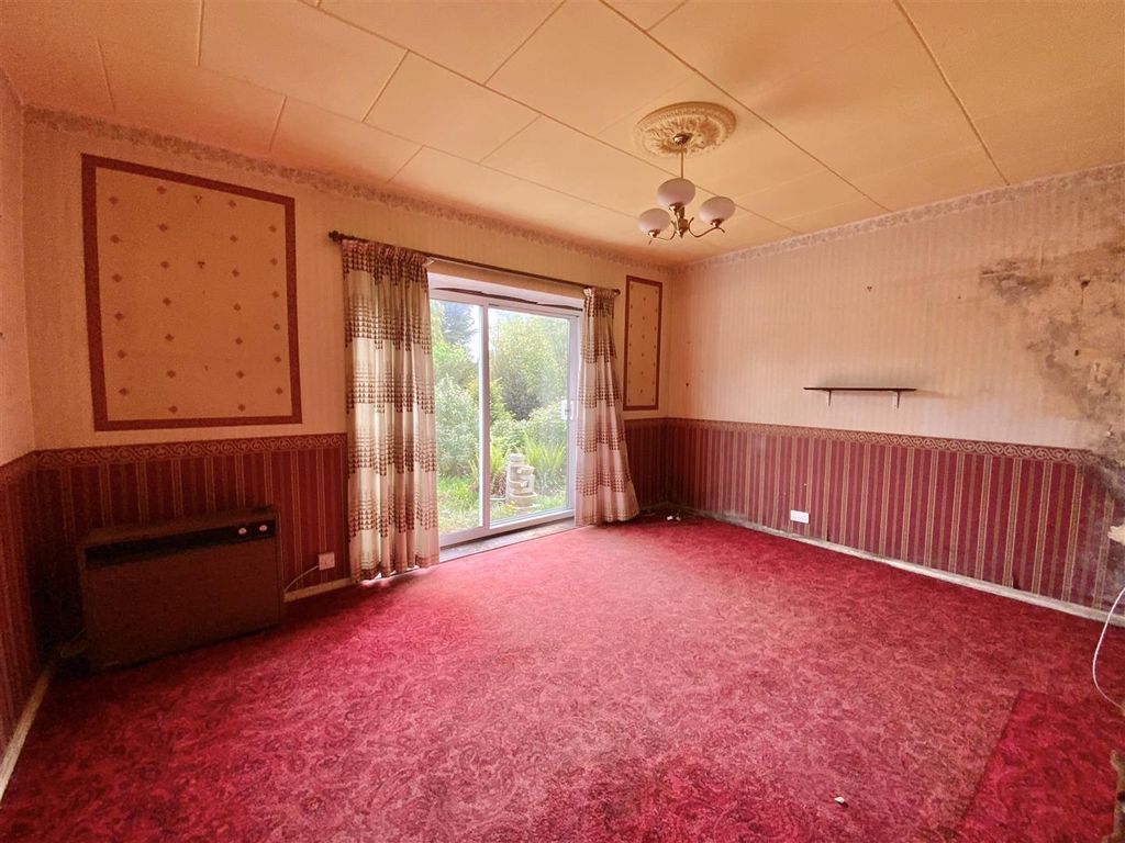 Property photo 3 of 14 Living Room