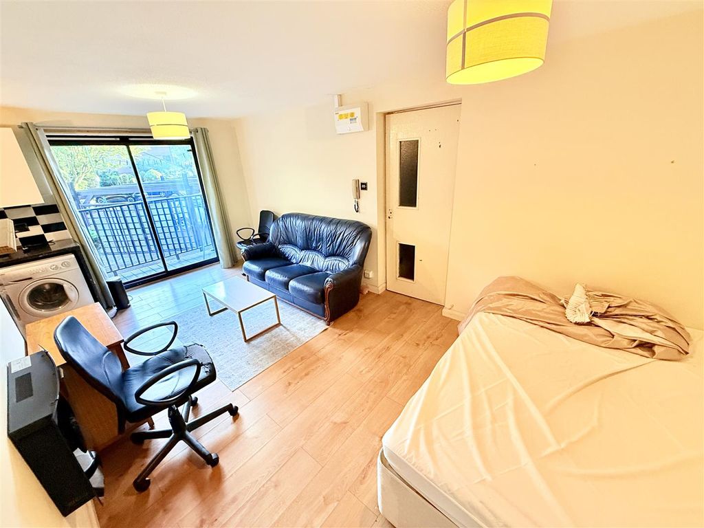 Property photo 1 of 8 Tempimagegurhet.Jpg