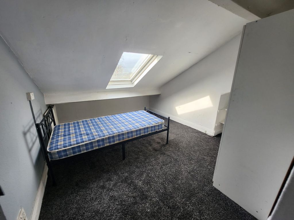 Property photo 1 of 5 113 Little Horton Lane, Bradford, Bd5 0Bu