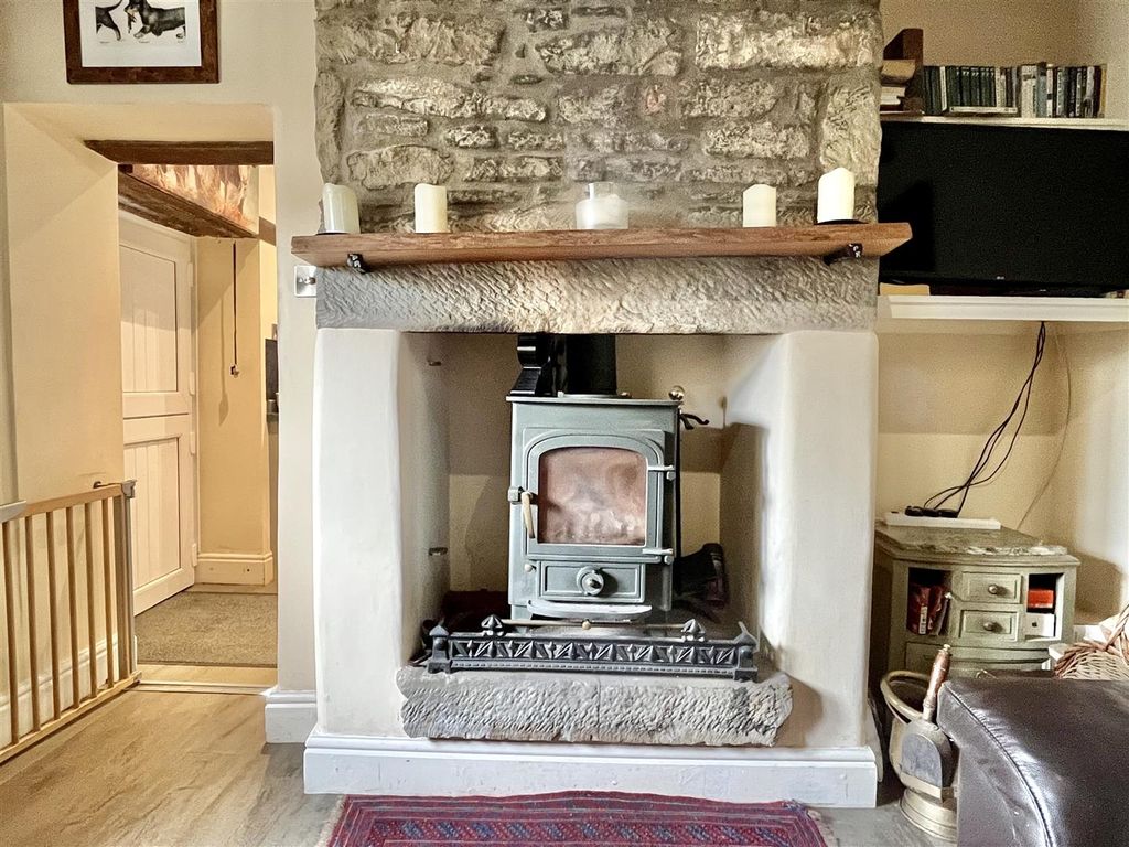 Property photo 3 of 28