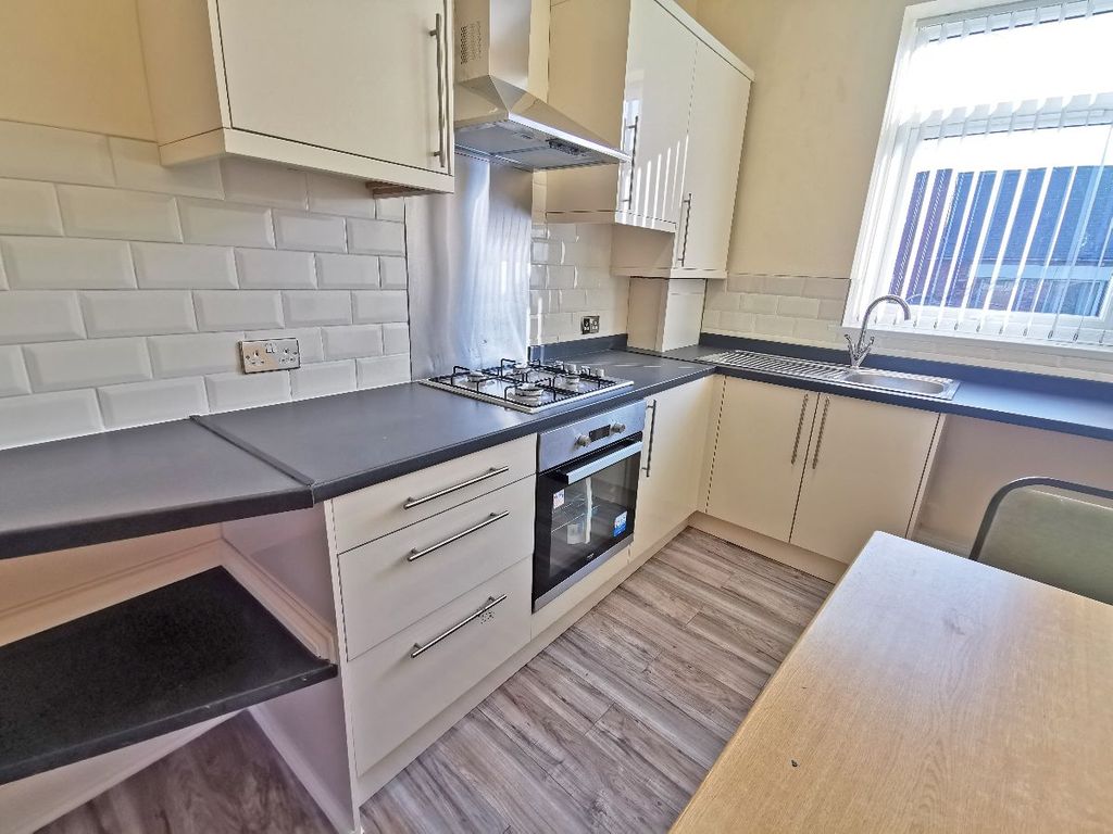 Property photo 2 of 6 Kitchen