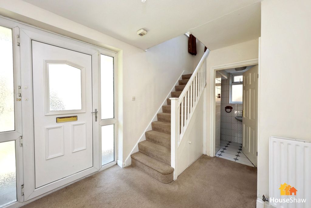 Property photo 3 of 28