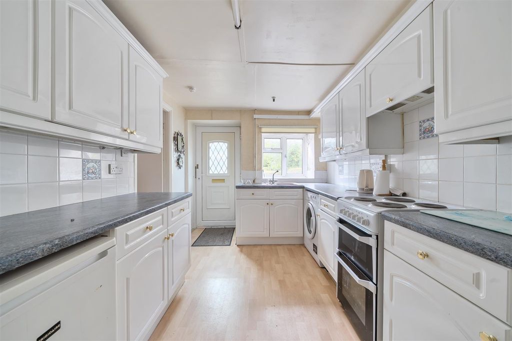 Property photo 3 of 14 Kitchen