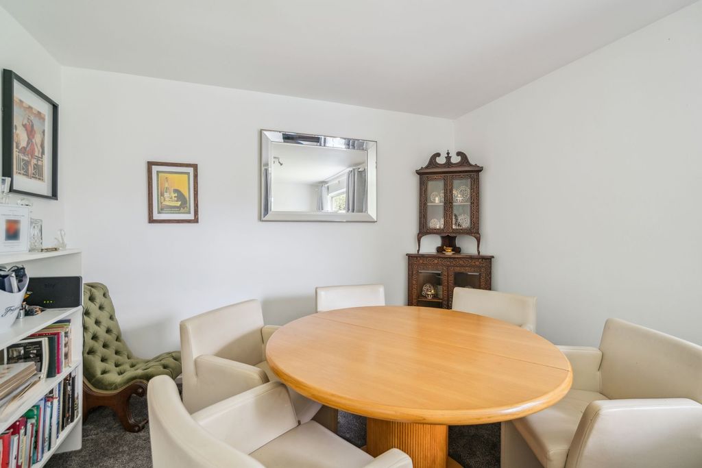 Property photo 3 of 11 Living (3)