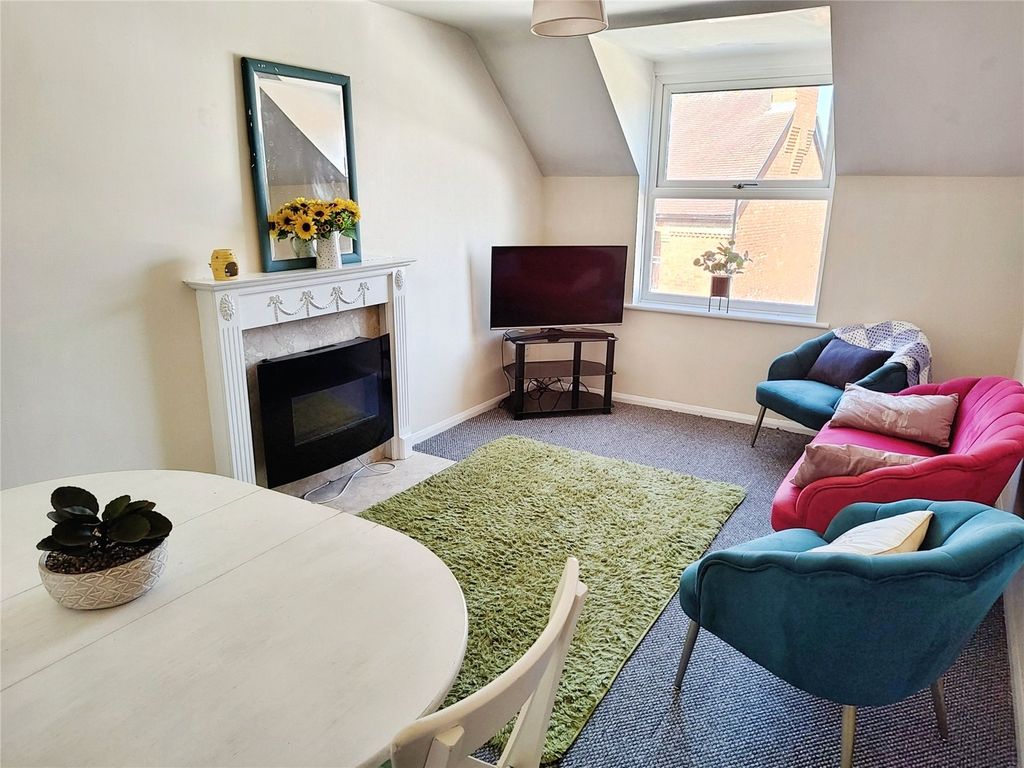 Property photo 3 of 8 Lounge/Diner