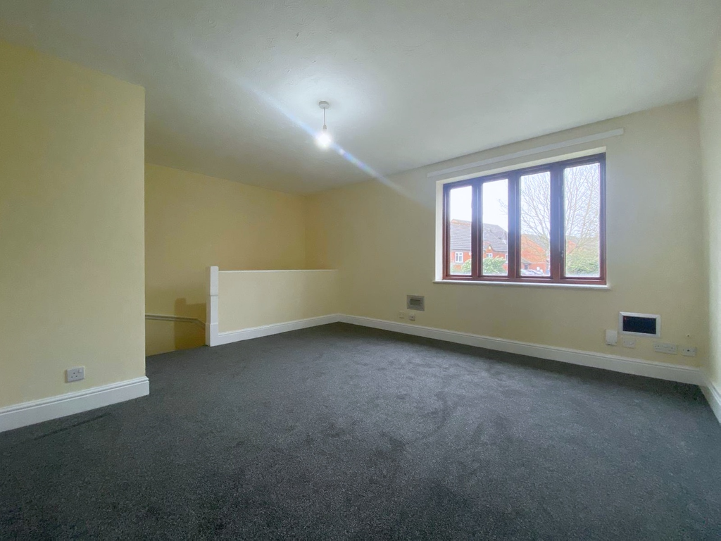 Property photo 2 of 16 Lounge