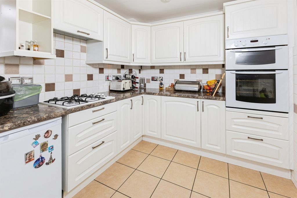 Property photo 2 of 17