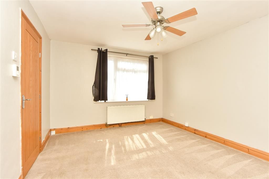 Property photo 3 of 6 Lounge