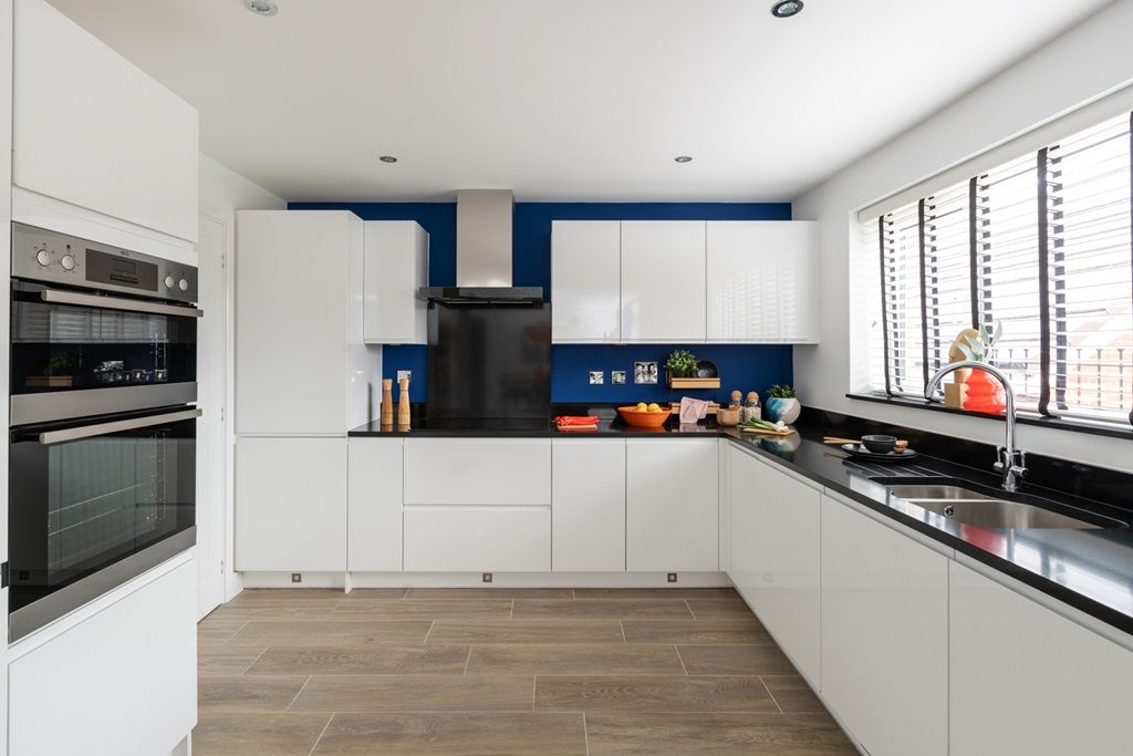 Property photo 3 of 15 Make Your Choice Between A Modern Or Traditional Kitchen