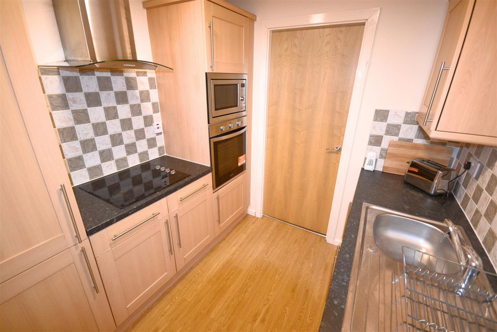 Property photo 3 of 6 21 Kirklee House Kitchen.Jpg