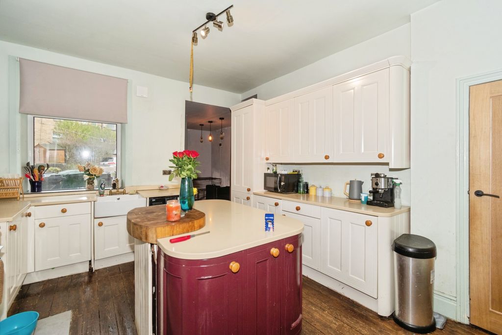 Property photo 3 of 15 Kitchen