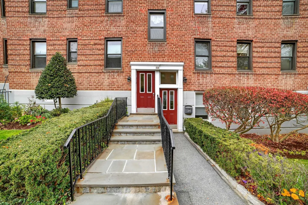 Property photo 1 of 25