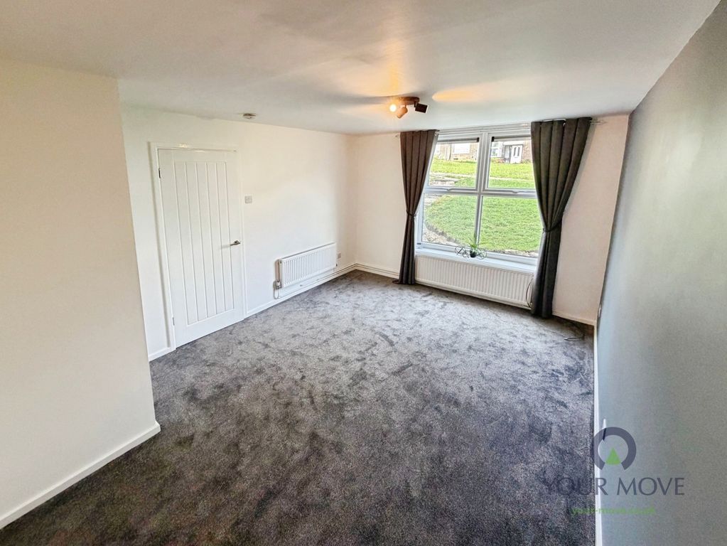 Property photo 3 of 17 Living Room