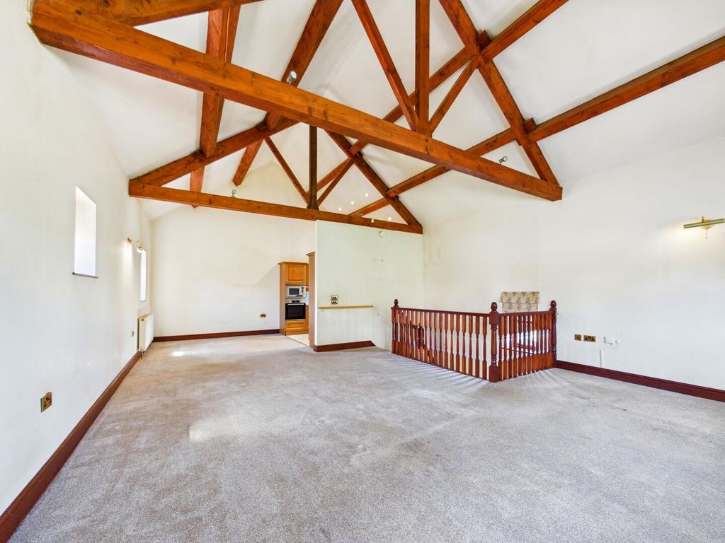 Property photo 2 of 11 Loft