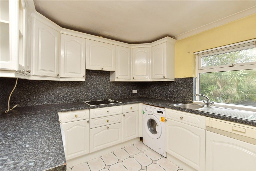 Property photo 3 of 7 Kitchen