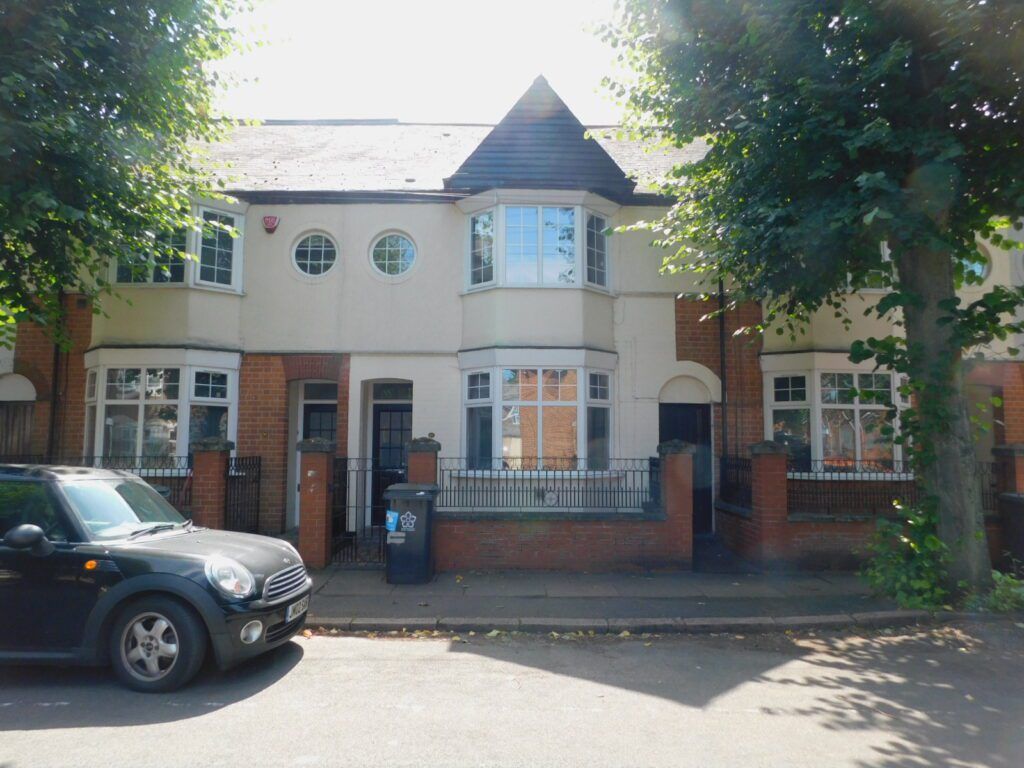 Property photo 1 of 11