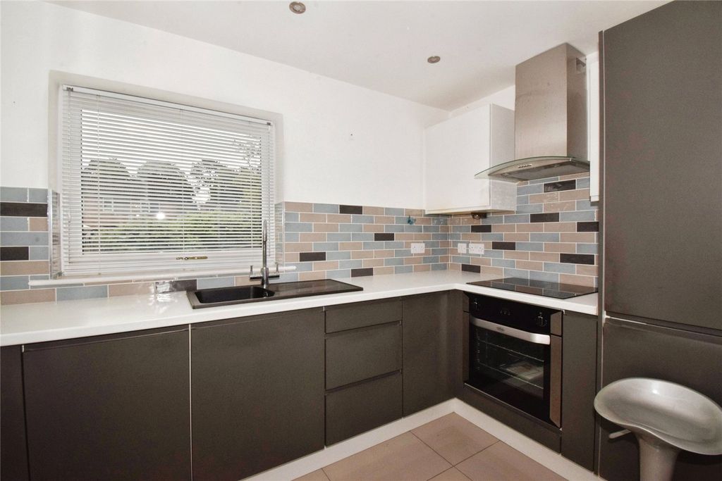 Property photo 3 of 16 Kitchen