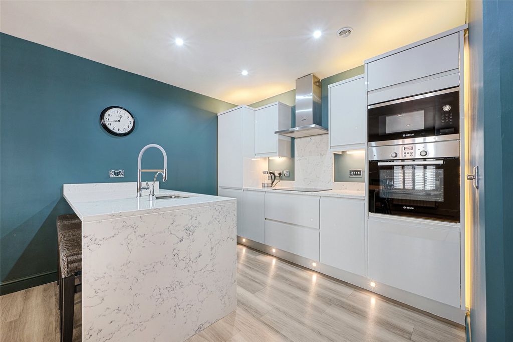 Additional image 7 of 3 bed flat to rentHeritage Court, Lower Bridge Street, Chester, Cheshire CH1