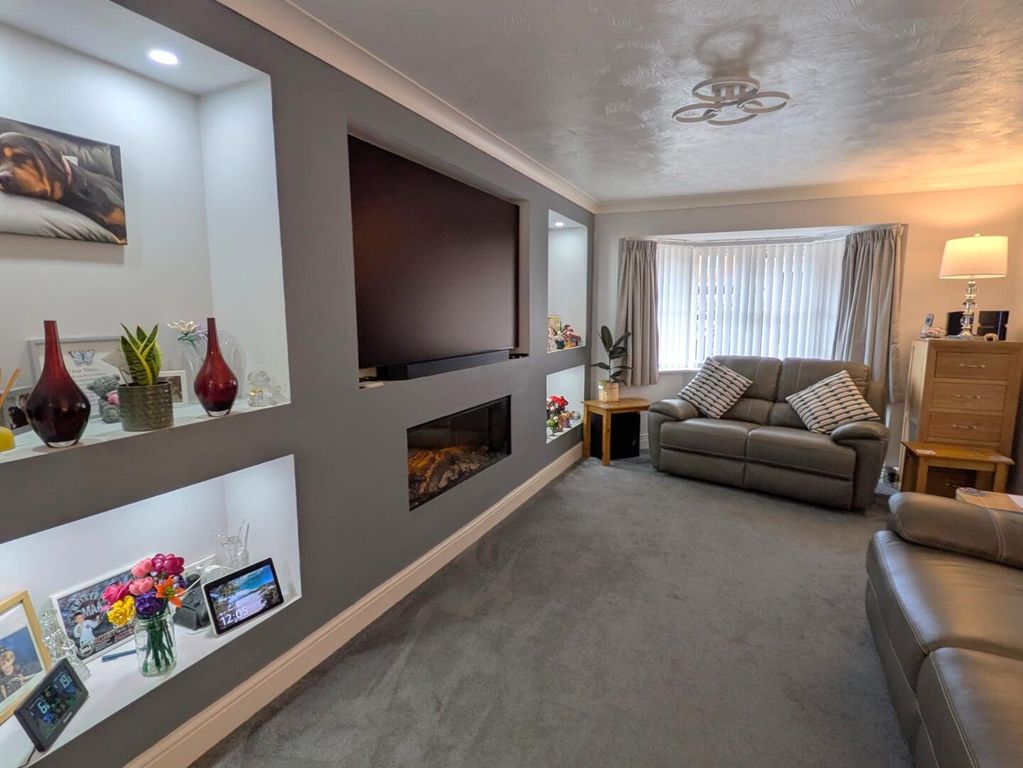 Property photo 2 of 28 Living Room