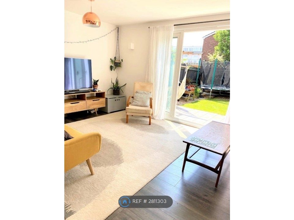Property photo 3 of 24 Living Room