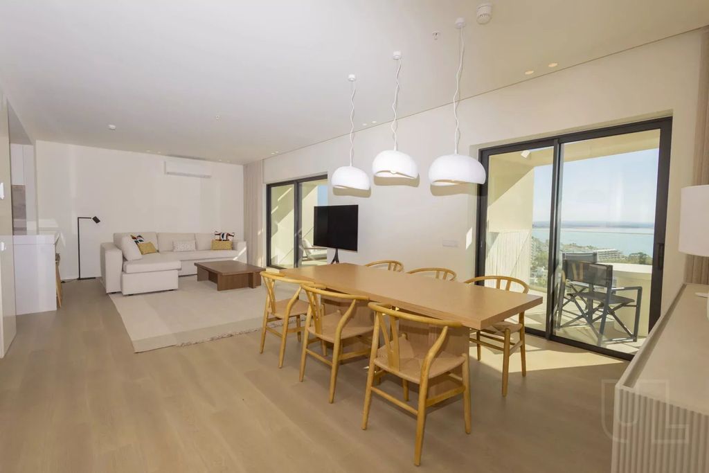 Property photo 2 of 28