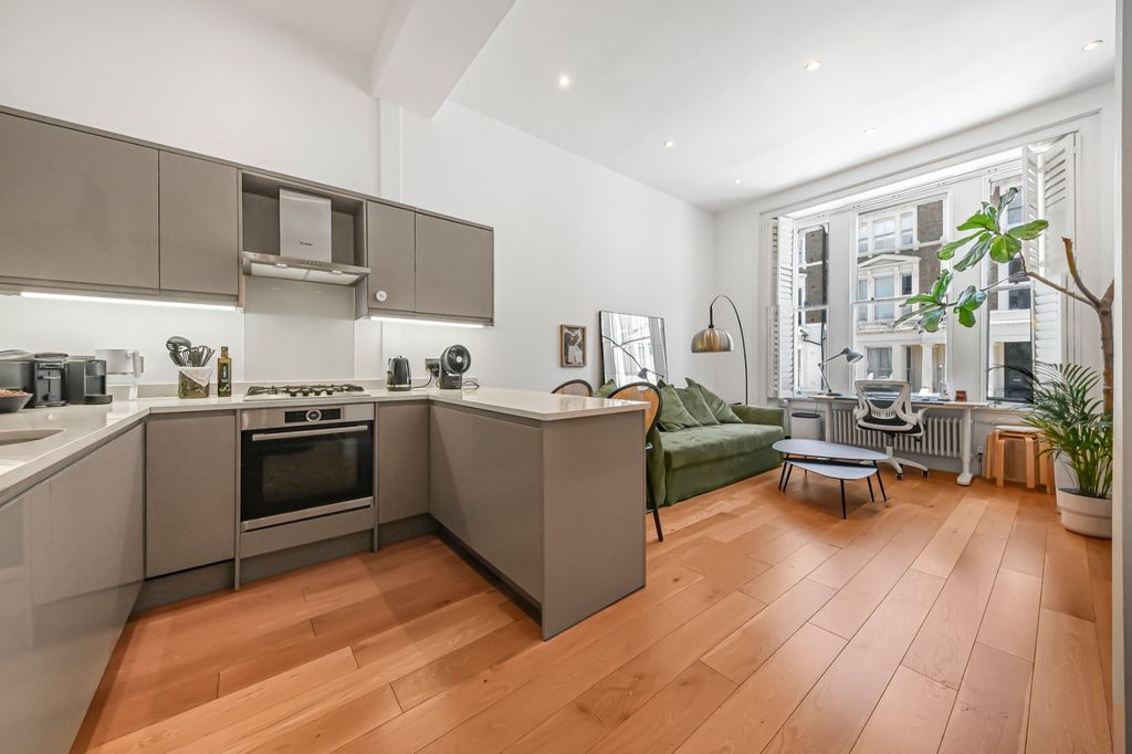 Property photo 1 of 10 Kitchen/Reception